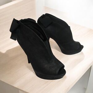 Vera Wang: “Royce” Bow Black Leather Platform Peep Toe Heels